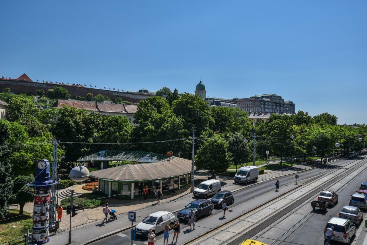 Castle Apartment With Panoramic Balcony — Photos 1